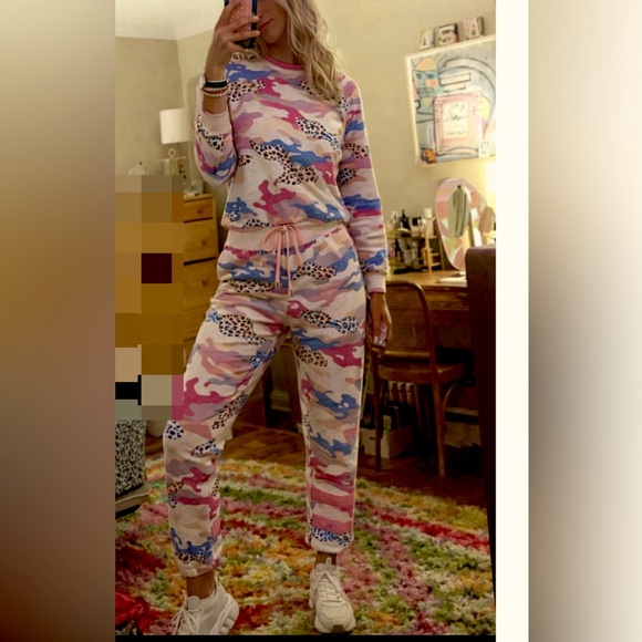 Sundry Tops - Sundry Abstract Camo Sweatsuit Size 1 small Set sweatshirt & joggers sweats